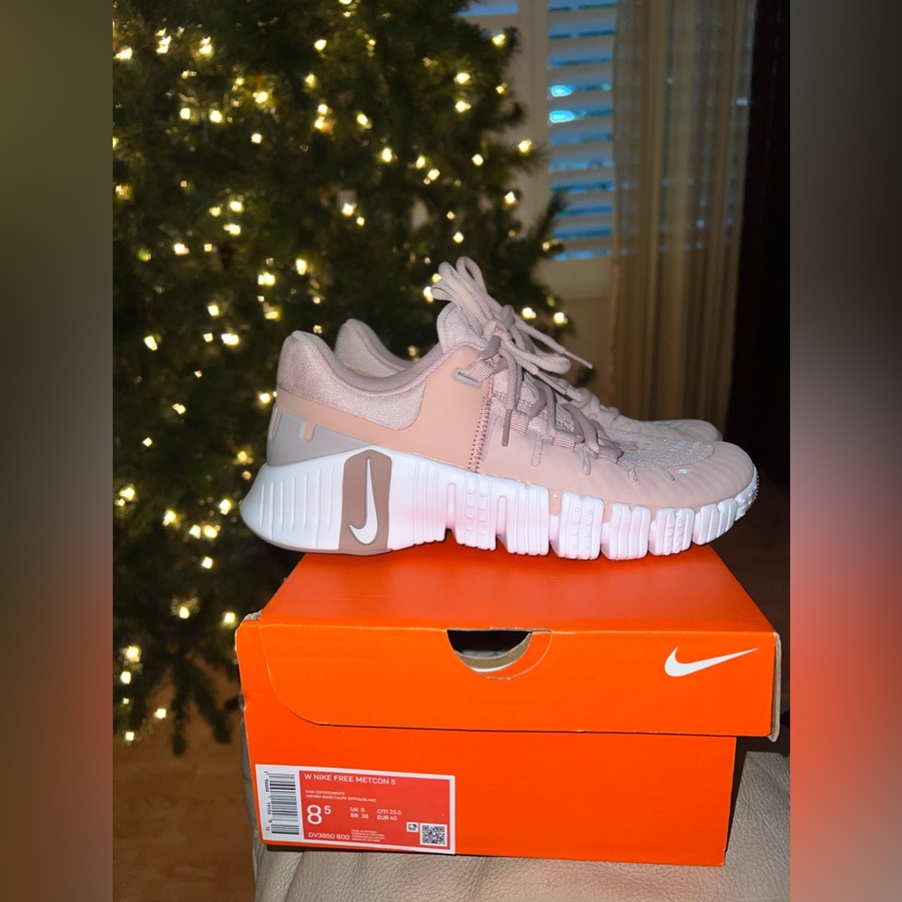 SOLD — Nike Women's Free Metcon 5 Training Shoes